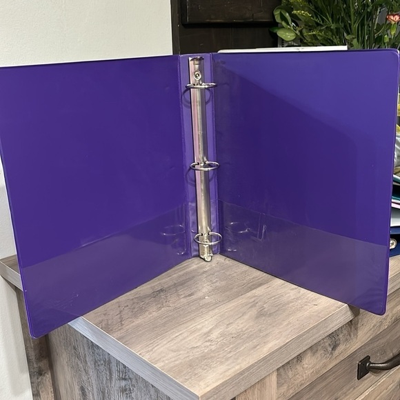 PRE OWNED 6 VARIOUS SIZES OF BINDERS WITH 70 SHEET PROTECTORS - Picture 15 of 17